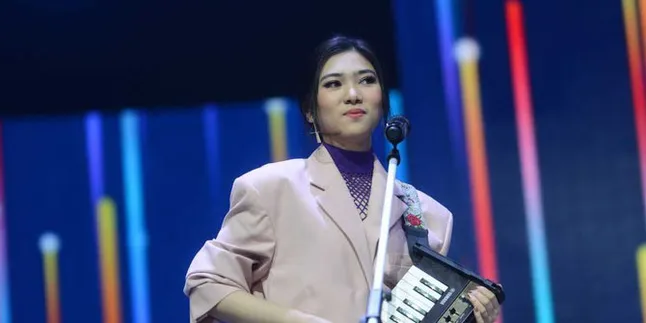 Tampil Satu Panggung, Isyana Sarasvati Puji Super Junior Yang Ramah