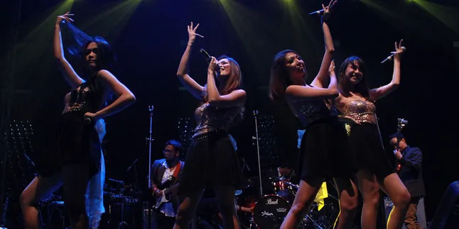 Tampil Seksi, Bexxa 'Panaskan' Jak Jazz Fest 2013