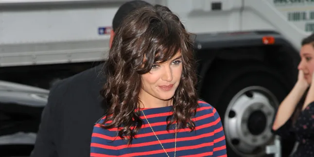Tampil Seksi, Katie Holmes Buka-Bukaan Soal Suri Cruise Tampil Seksi, Katie Holmes Buka-Bukaan Soal Suri Cruise