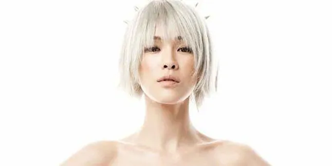 Tampil Solo, Kahi Berfoto Untuk Majalah Sure