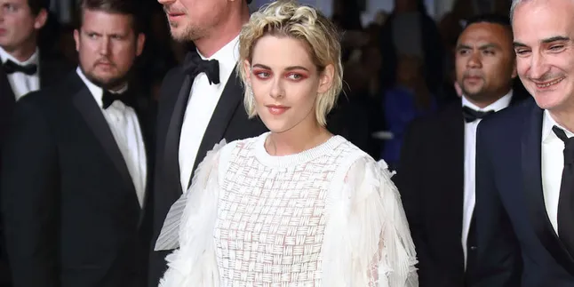 Tampil Topless, Kristen Stewart Akui Dirinya Merasa 'Bebas'
