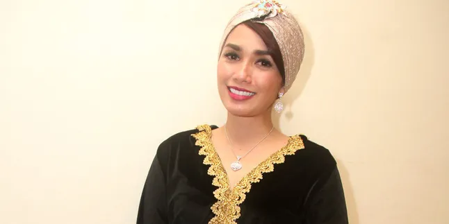 Tanam Benang, Ussy Sulistiawaty Ingin Wajahnya Tetap Ndeso
