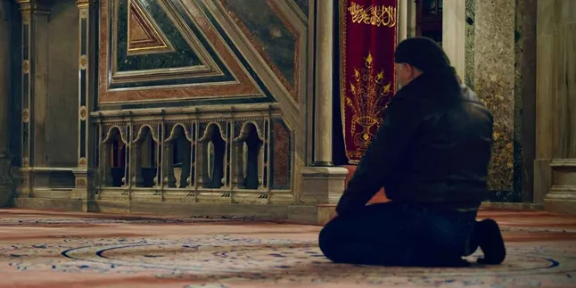 Signs of a Person Experiencing the Night of Lailatul Qadar, Body Shaking and Shedding Tears