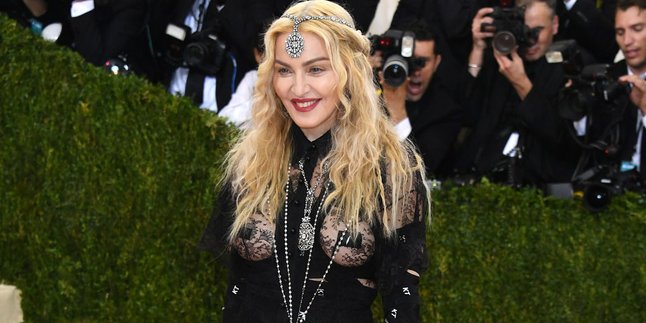 'Tangan Berlumuran', Inikah Sindiran Madonna Untuk Lady Gaga?