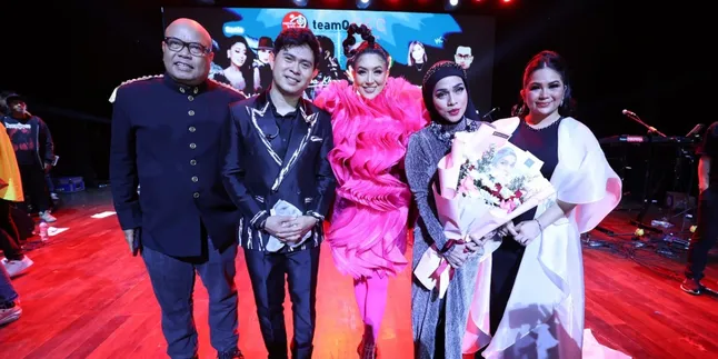 Tangan Dingin Henry CH Bikin The Inspire Concert Punya Kesan Mendalam Bagi Penonton & Para Artis Tangan Dingin Henry CH Bikin The Inspire Concert Punya Kesan Mendalam Bagi Penonton & Para Artis
