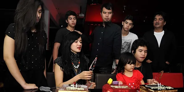 Tanggal Pernikahan Ahmad Dhani-Mulan Jameela Terungkap! Tanggal Pernikahan Ahmad Dhani-Mulan Jameela Terungkap!