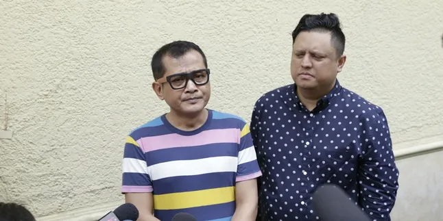 Tangis Farid Aja Pecah Saat Menjenguk Reza Bukan di Tahanan