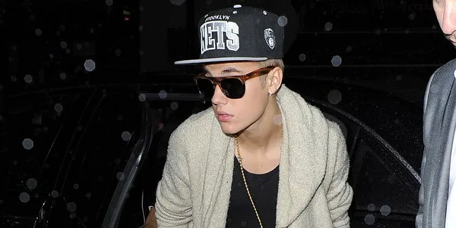 Tanpa Baju, Justin Bieber Pamer Celana Dalam di Depan Umum