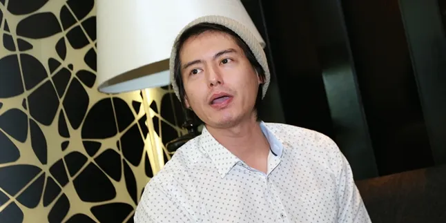 Tanpa Firasat, Roger Danuarta Tahu Hidup Ibunya Nggak Lama Lagi Tanpa Firasat, Roger Danuarta Tahu Hidup Ibunya Nggak Lama Lagi