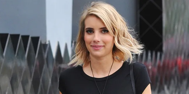 Tanpa Make Up, Emma Roberts Tetap Pede 'Melenggang' di LA