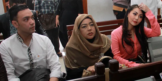 Tanpa Sandy Tumiwa, Tessa Kaunang dan Anak-Anak Bahagia