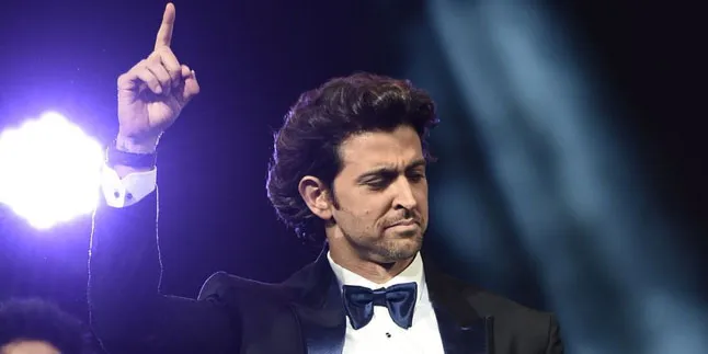 Tantang Nyali, Hrithik Roshan Ajak Putranya Berburu Buaya Afrika