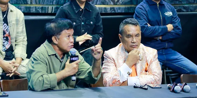 Tantang Rocky Gerung Duel Di Atas Ring Tinju, Hotman Paris: Pengacara dengan Aspri Terbanyak Melawan Bujang Lapuk Tantang Rocky Gerung Duel Di Atas Ring Tinju, Hotman Paris: Pengacara dengan Aspri Terbanyak Melawan Bujang Lapuk