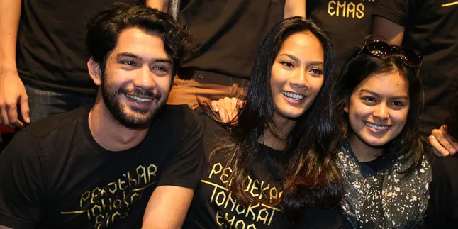 Tara Basro Siap Dibenci Karena 'PENDEKAR TONGKAT EMAS' Tara Basro Siap Dibenci Karena 'PENDEKAR TONGKAT EMAS'