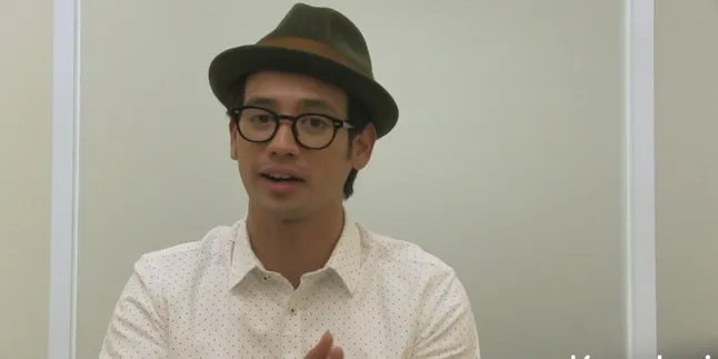 Tarra Budiman Punya Asisten Yang Bisa Bersihin Muka