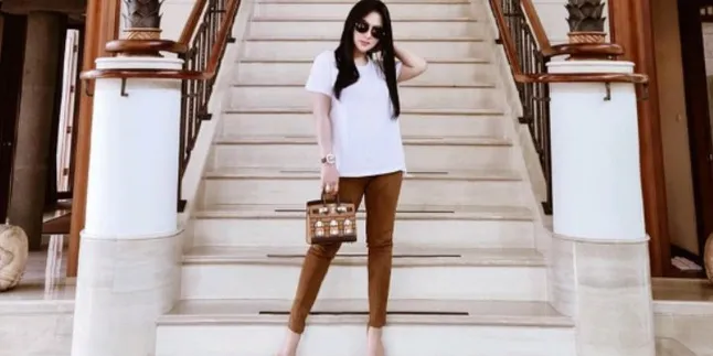 Tas Limited Edition Syahrini Mencuri Perhatian, Harganya Mencapai Rp 3 Miliar Tas Limited Edition Syahrini Mencuri Perhatian, Harganya Mencapai Rp 3 Miliar