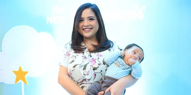 Tasya Kamila Ungkap Kebiasaan Para Ibu Baru, Ingin Semuanya Dilakukan Sendiri Tasya Kamila Ungkap Kebiasaan Para Ibu Baru, Ingin Semuanya Dilakukan Sendiri