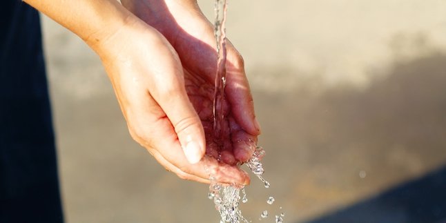 Tata Cara Mandi Wajib Idul Fitri Beserta Niat dan Hukum Melaksanakannya