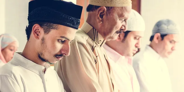 Tata Cara Sholat Ghaib Lengkap, Dengan Niat, Doa, dan Manfaatnya!