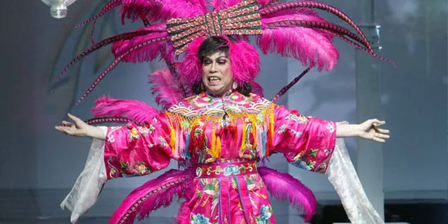 Tata Dado Makan dan Minum Lewat Selang