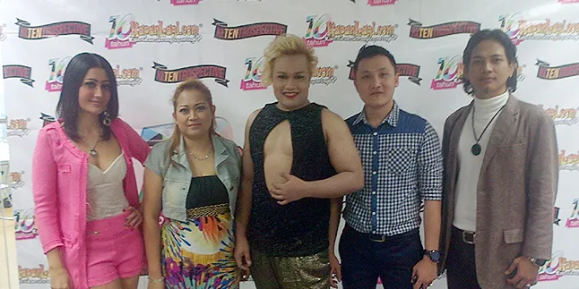 Tata Liem Bergaya Gwen Stefani Untuk KapanLagi.com® Tata Liem Bergaya Gwen Stefani Untuk KapanLagi.com®