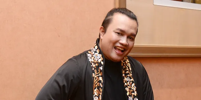 Tata Liem Jadikan Bulan Ramadan Sebagai Ajang Introspeksi Diri Tata Liem Jadikan Bulan Ramadan Sebagai Ajang Introspeksi Diri