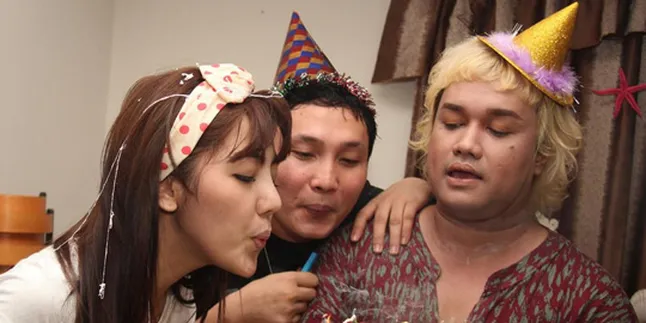 Tata Liem Kasih Surprise Party Buat Bella Shofie Tata Liem Kasih Surprise Party Buat Bella Shofie