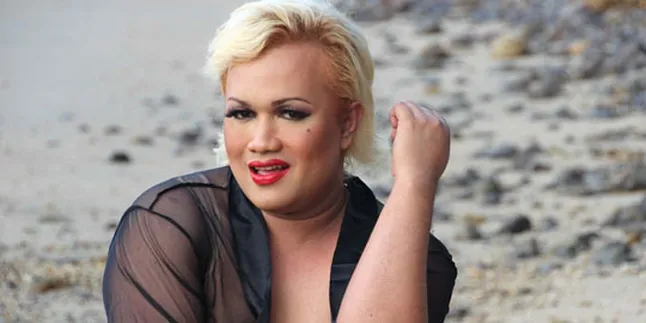 Tata Liem: Satu Dekade, KapanLagi.com® Sangat Kaya Warna Tata Liem: Satu Dekade, KapanLagi.com® Sangat Kaya Warna