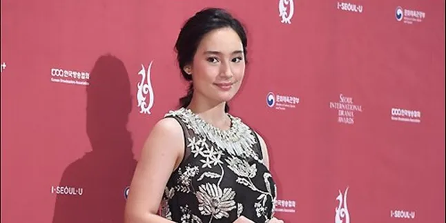 Tatjana Saphira di Korea: Dapat Award, Foto Bareng Park Seo Joon, Nonton Red Velvet