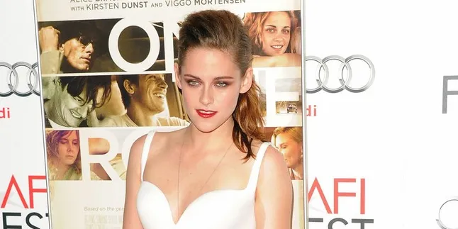 Tato Pertama Kristen Stewart Akhirnya Terungkap! Tato Pertama Kristen Stewart Akhirnya Terungkap!