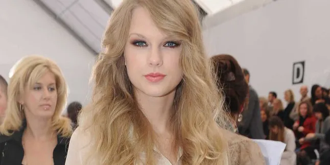 Taylor Swift Bicara Tentang Oscar de la Renta