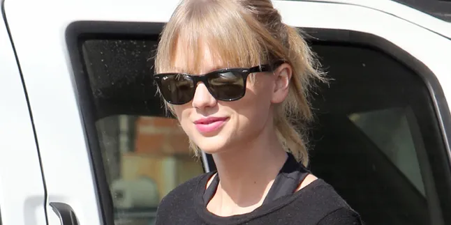 Taylor Swift dan Jennifer Lawrence Hobi Ngomongin Apa Sih? Taylor Swift dan Jennifer Lawrence Hobi Ngomongin Apa Sih?