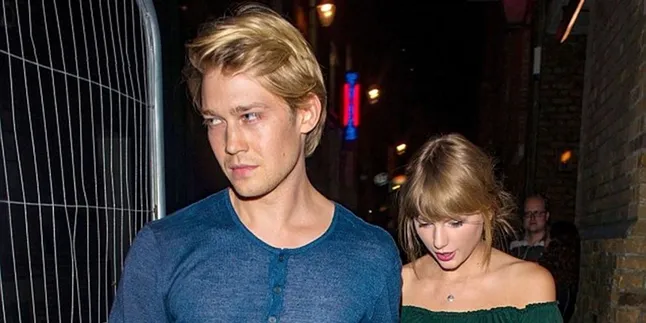 Taylor Swift - Joe Alwyn Semakin Nyaman Pamer Kebersamaan di Penghujung 2018 Taylor Swift - Joe Alwyn Semakin Nyaman Pamer Kebersamaan di Penghujung 2018