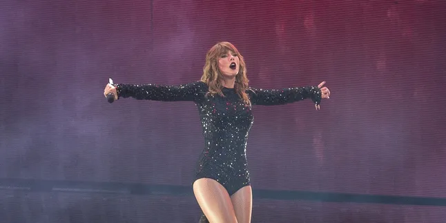 Taylor Swift Kembali Hangout Bareng Gigi Hadid & BFF Setelah 2 Tahun Taylor Swift Kembali Hangout Bareng Gigi Hadid & BFF Setelah 2 Tahun
