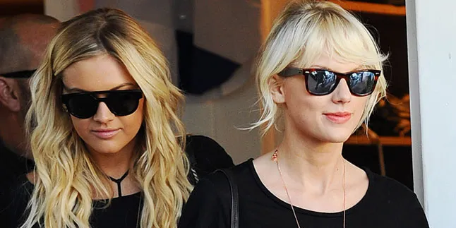 Taylor Swift Rayakan Hari Thanksgiving Bareng Skuadnya di Pantai