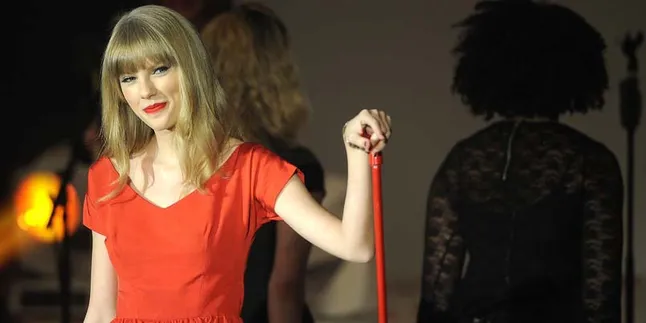 Taylor Swift Rilis Album 'RED', Mantan Pacar Kepedean
