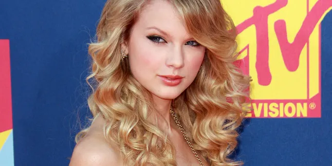 Taylor Swift si Country Girl
