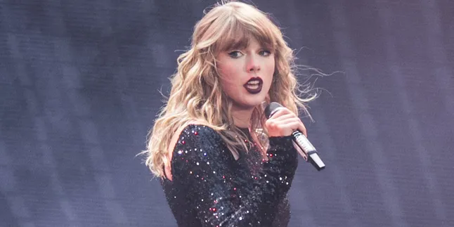 Taylor Swift Tetap Tampil Tenang Meski Peralatan di Atas Panggung Tidak Menyala
