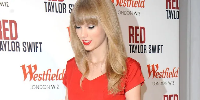 Taylor Swift's Luxuriously Messy Half-Updo