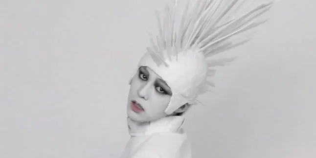 Teaser Album Comeback, G-Dragon Hadir 'Merah Putih'