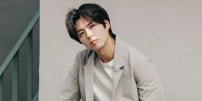 Teaser Perdana Park Bo Gum Untuk 'Boyfriend', Cowok Manis Yang Selalu Happy