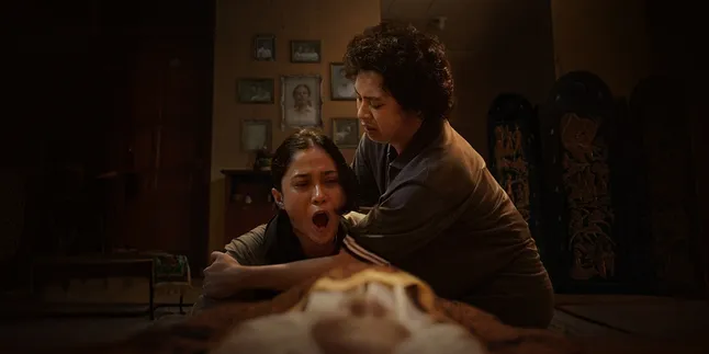 Teaser Trailer 'SELEPAS TAHLIL' Resmi Dirilis, Ungkap Babak Baru Teror Keluarga Teaser Trailer 'SELEPAS TAHLIL' Resmi Dirilis, Ungkap Babak Baru Teror Keluarga