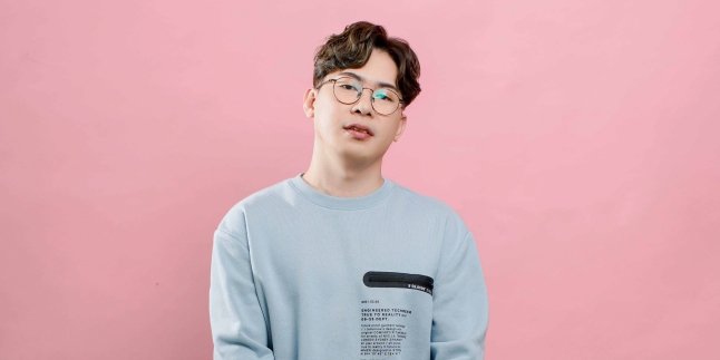 Teddy Lee Introduces Single Titled 'Warnai Harimu' in Korean and Indonesian Version