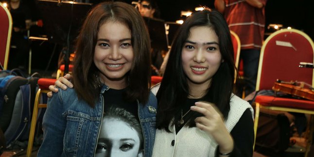 'Tegar' Rossa Jadi Lagu Masa SD Isyana Sarasvati