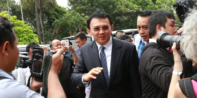 Teka-Teki Cincin Akik Ahok yang Menyala, Pesulap ini Bongkar Rahasianya