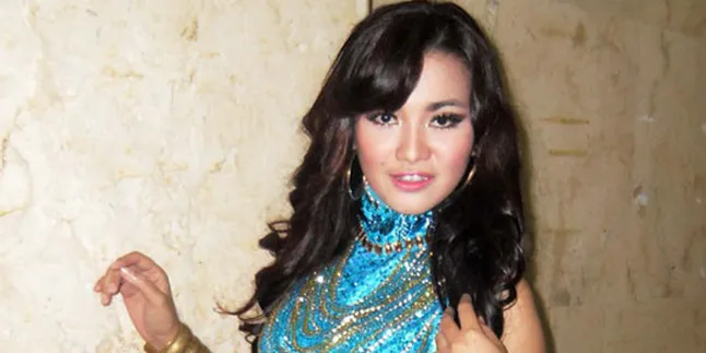 Teknik Sulam Alis Bikin Hidung Fitri Carlina Lebih Mancung