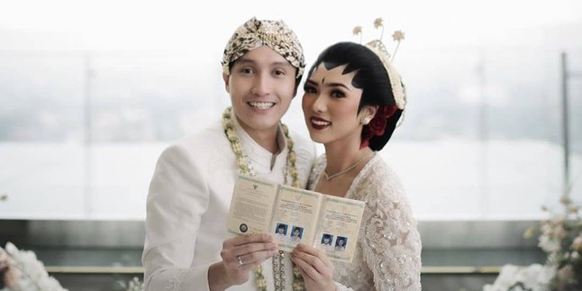 Officially Married, Isyana Sarasvati and Rayhan Maditra Revealed Engagement Moment in Singapore