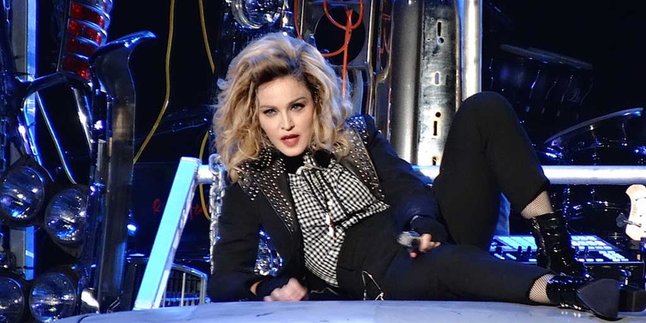 Telat Satu Jam, Madonna Justru 'Semprot' Penonton