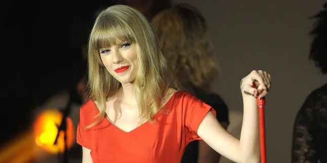 Temui Pangeran William, Taylor Swift Tampil Secantik Bidadari