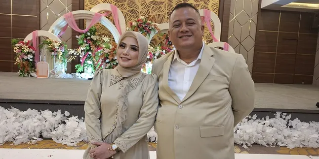 Tepat di Momen Ulang Tahun Pernikahan, Konten Kreator Tony Houston dan Ferra Agustina Luncurkan Sejumlah Karya Monumental Tepat di Momen Ulang Tahun Pernikahan, Konten Kreator Tony Houston dan Ferra Agustina Luncurkan Sejumlah Karya Monumental